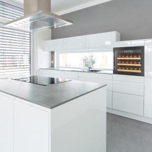 מקרר יין אינטגרלי עילי עד 18 בקבוקים דגם SU-18B