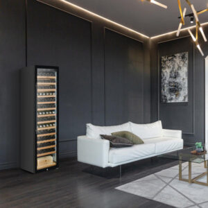 מקרר יין מתקדם עם מדפי עץ נשלפים עד 161 בקבוקים SU-192B