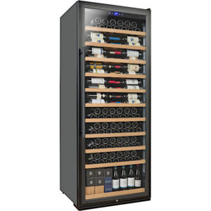 מקרר יין מתקדם עם מדפי עץ נשלפים עד 300 בקבוקים SU-300B